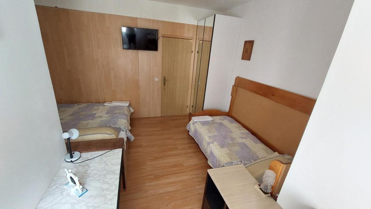 Apartments Luna Stan Trigraci Bagian luar foto