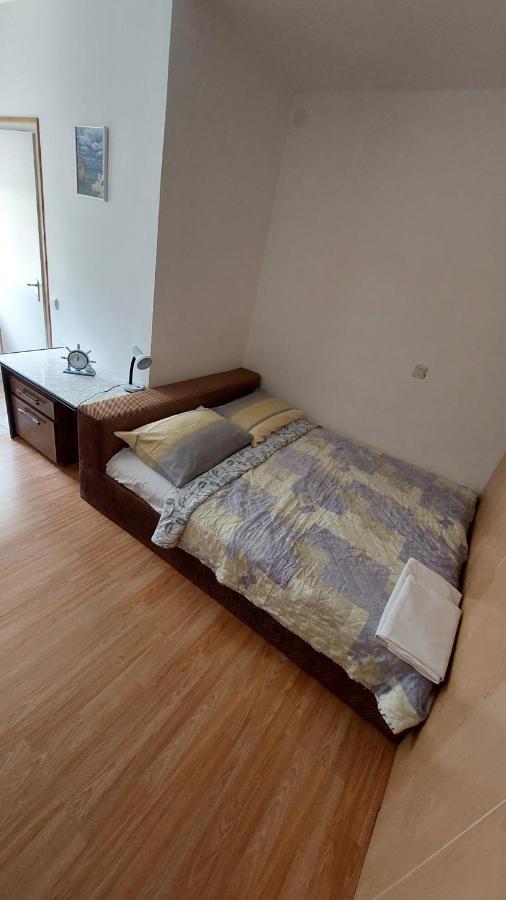 Apartments Luna Stan Trigraci Bagian luar foto